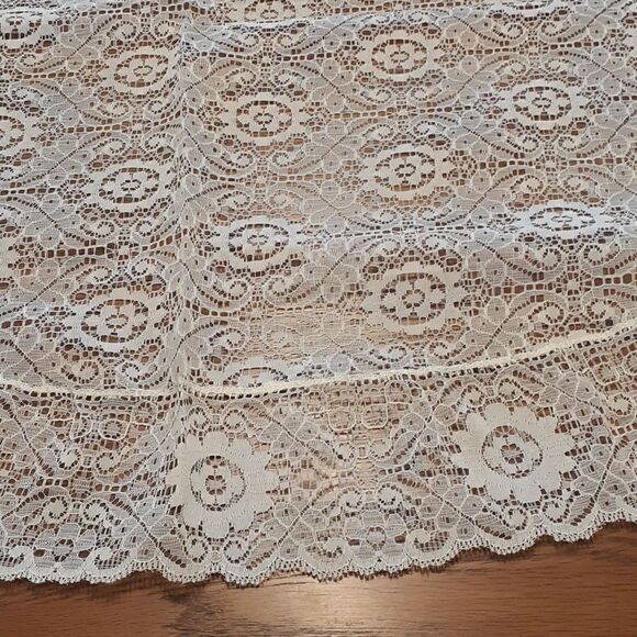 Oval tablecloth,ecru 52" X 69" oval lace - Picture 4 of 5